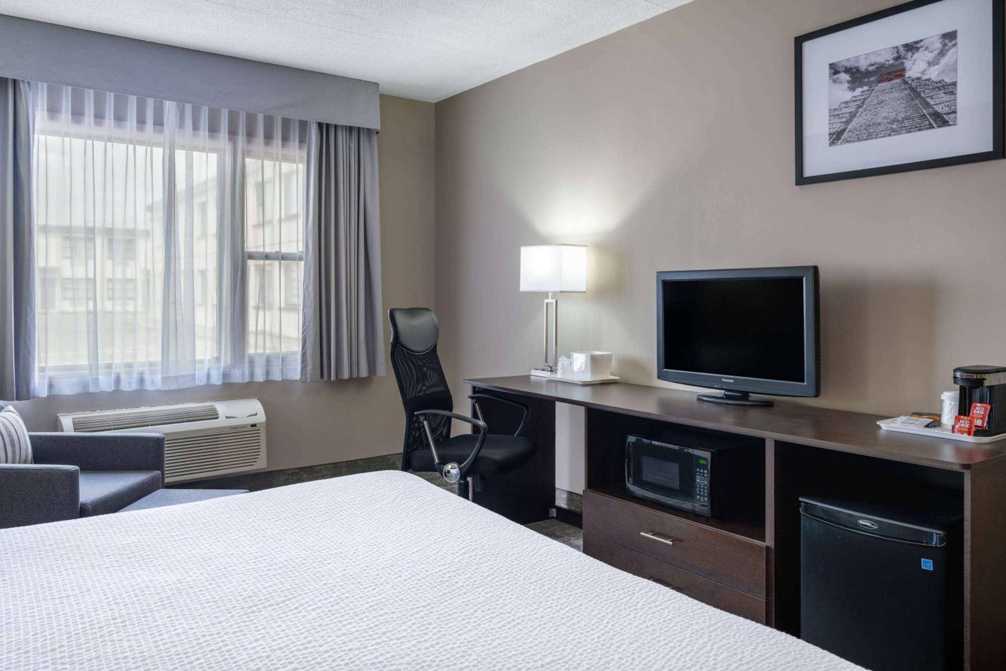 Ramada By Wyndham Thunder Bay Airlane Hotel Ngoại thất bức ảnh
