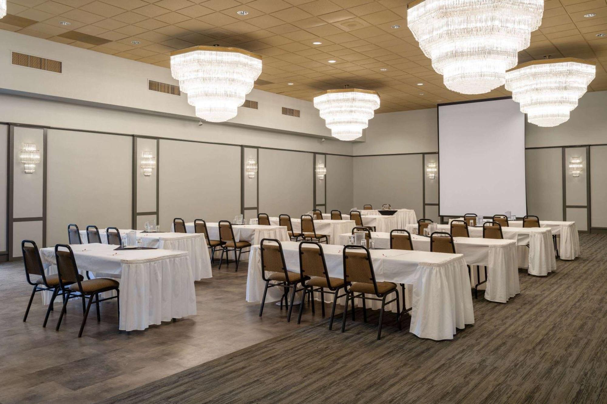 Ramada By Wyndham Thunder Bay Airlane Hotel Ngoại thất bức ảnh