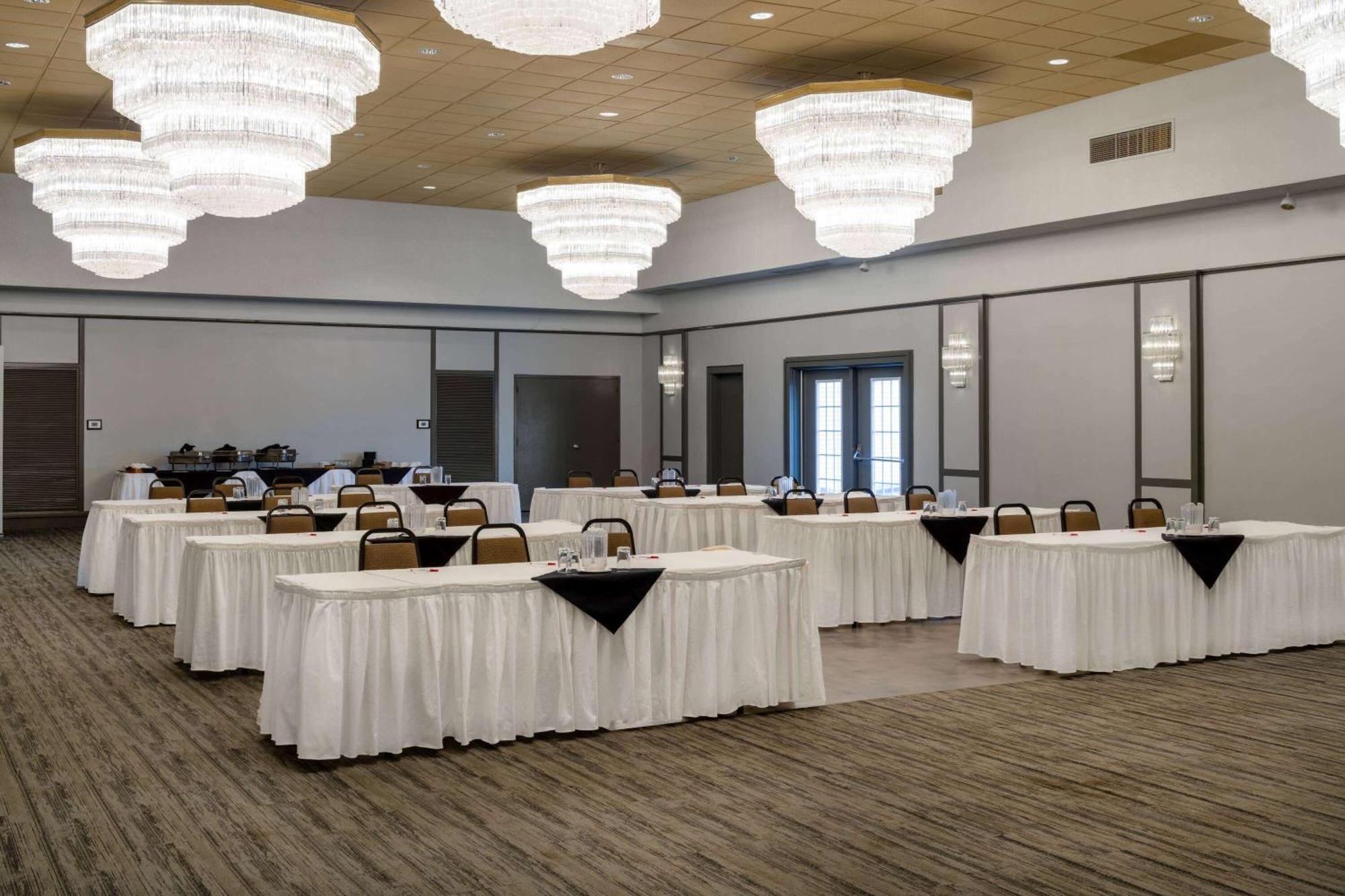 Ramada By Wyndham Thunder Bay Airlane Hotel Ngoại thất bức ảnh