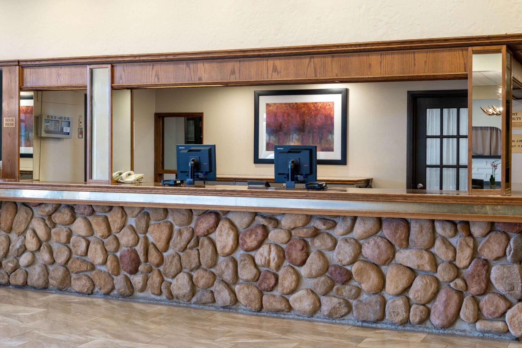 Ramada By Wyndham Thunder Bay Airlane Hotel Ngoại thất bức ảnh